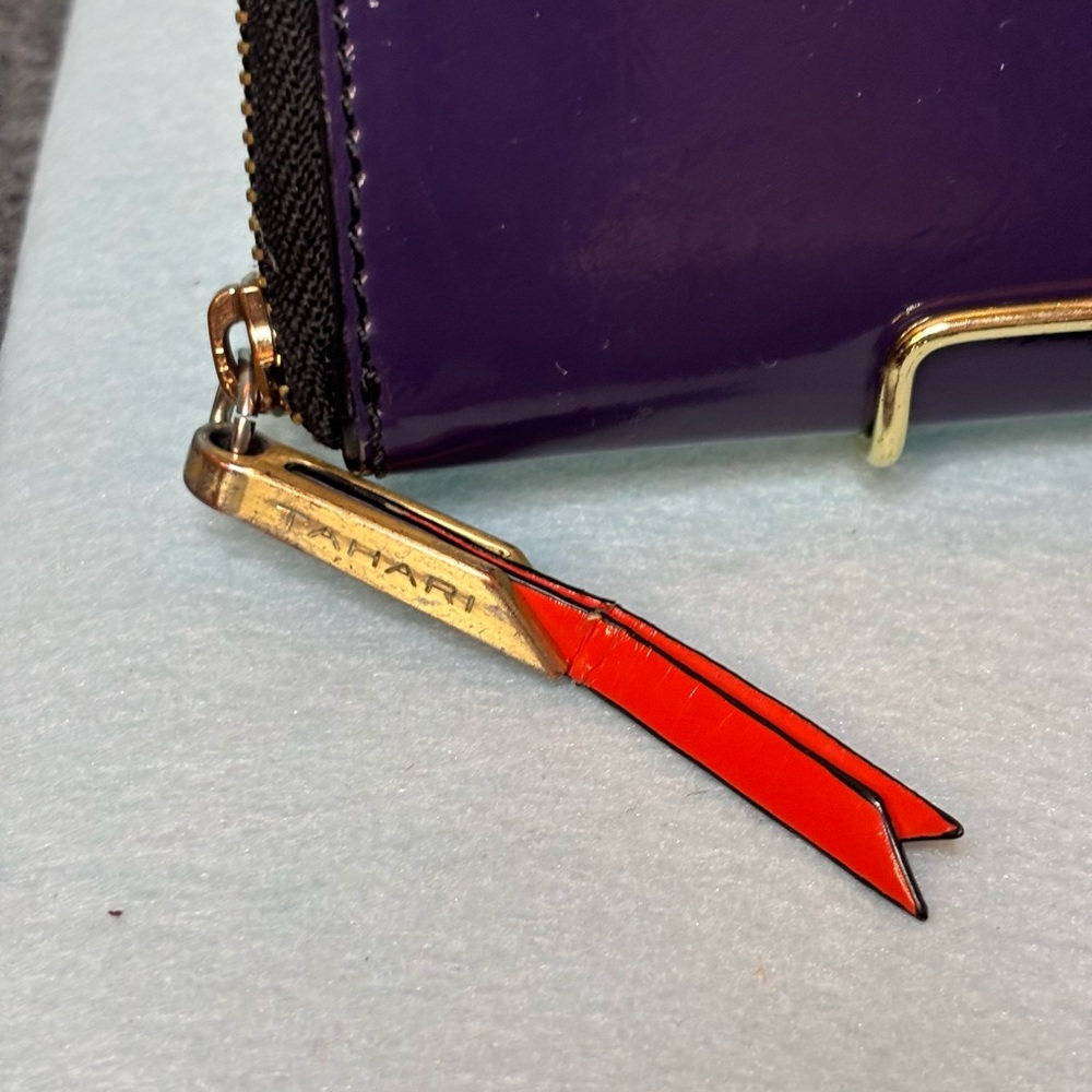Tahari wallet EUC - Picture 3 of 7